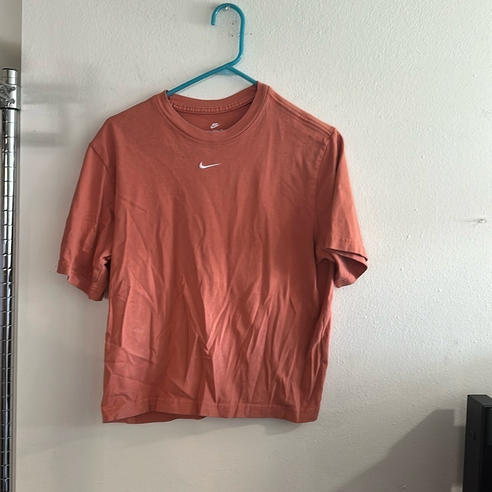 Nike loose fit short sleeve shirt
